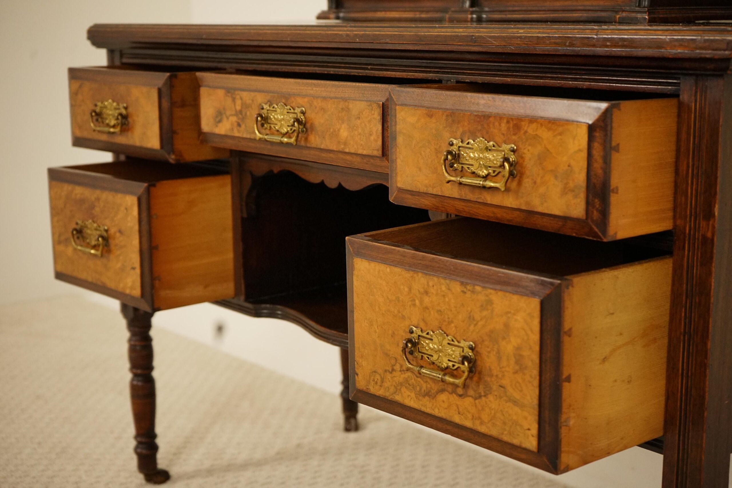 Late Victorian Walnut Vanity - Scotland 1870 F-1522 - Image 5