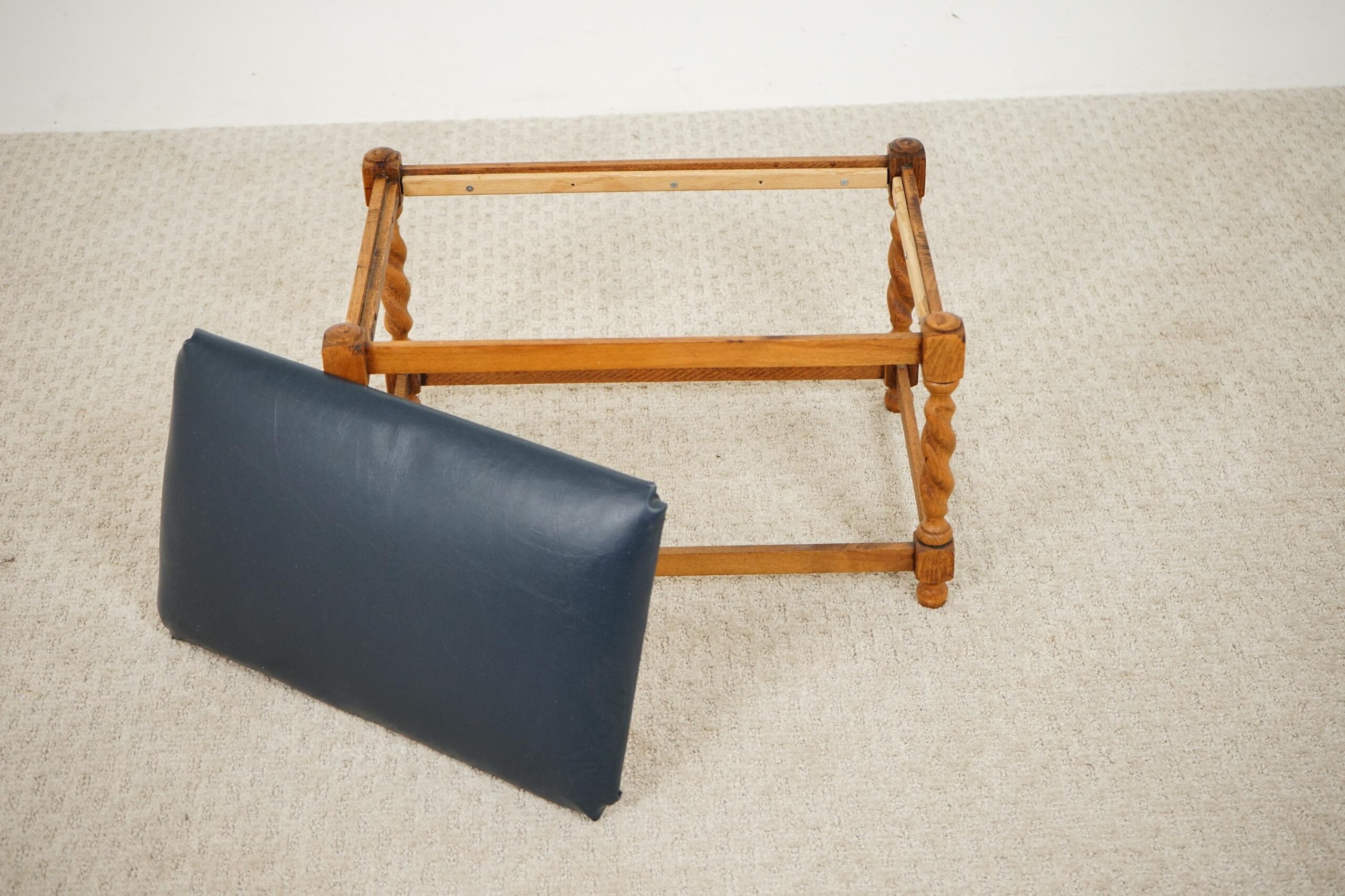 Vintage Oak Barley Twist bench Stool with Navy Vinyl Seat Scotland 1920 F-1637 - Image 5