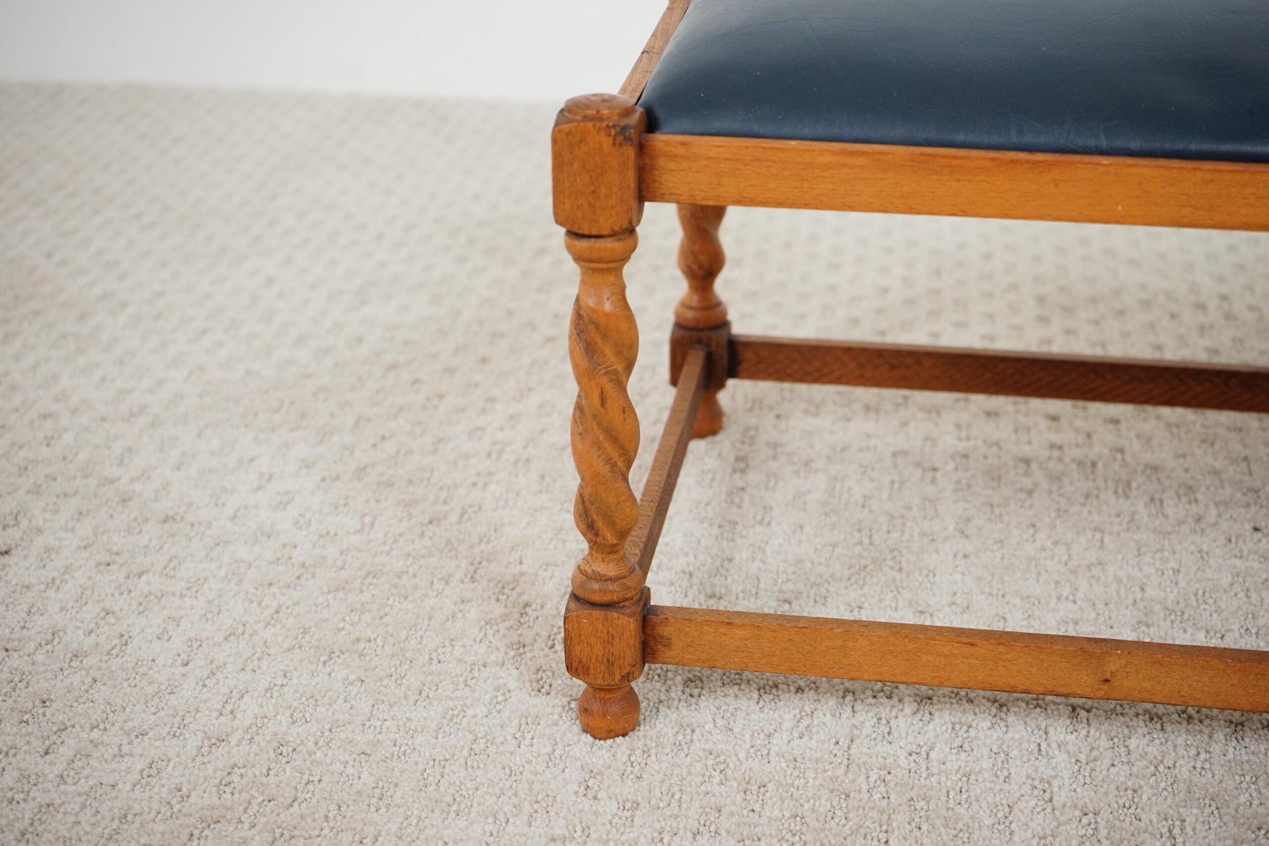 Vintage Oak Barley Twist bench Stool with Navy Vinyl Seat Scotland 1920 F-1637 - Image 9
