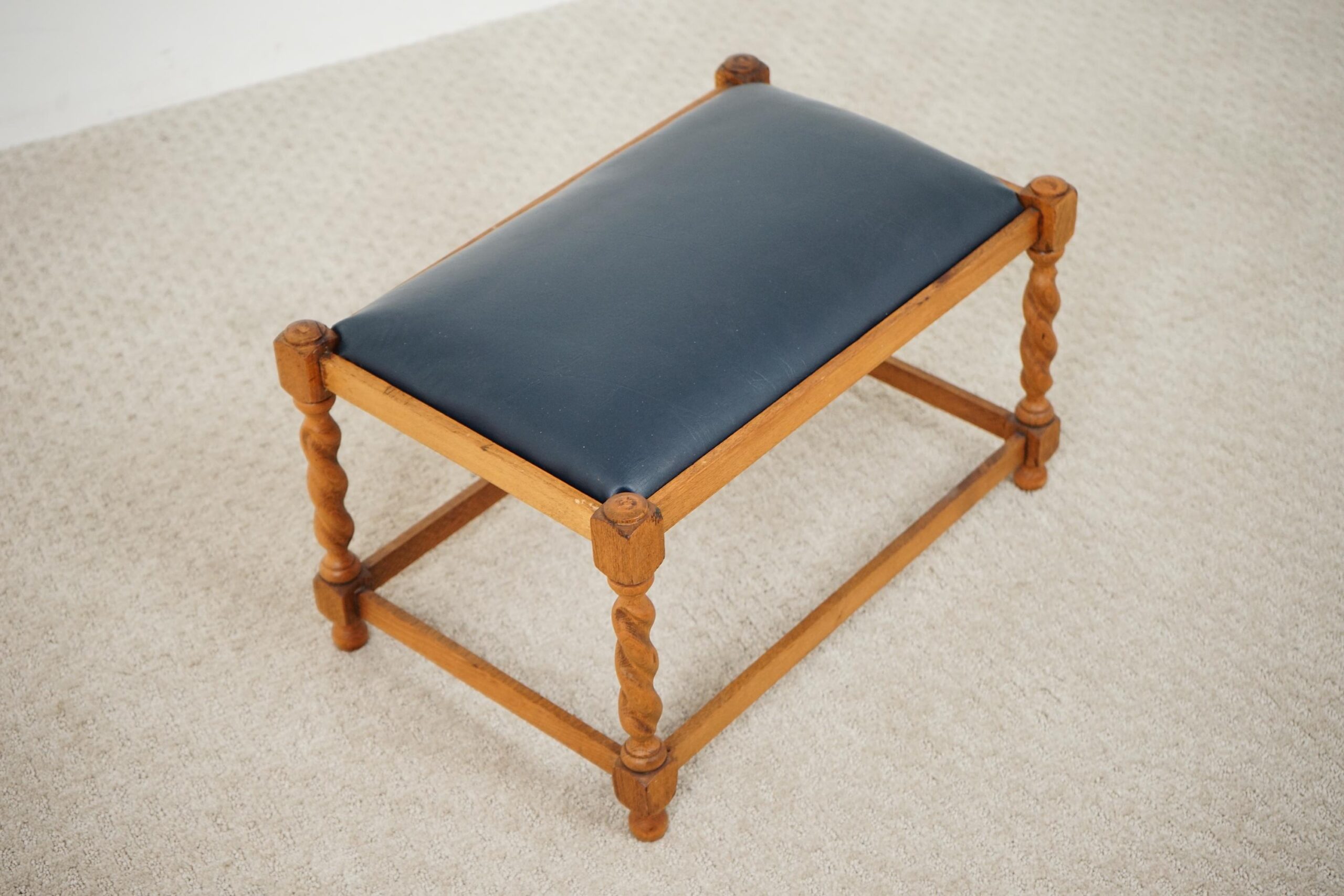 Vintage Oak Barley Twist bench Stool with Navy Vinyl Seat Scotland 1920 F-1637 - Image 3