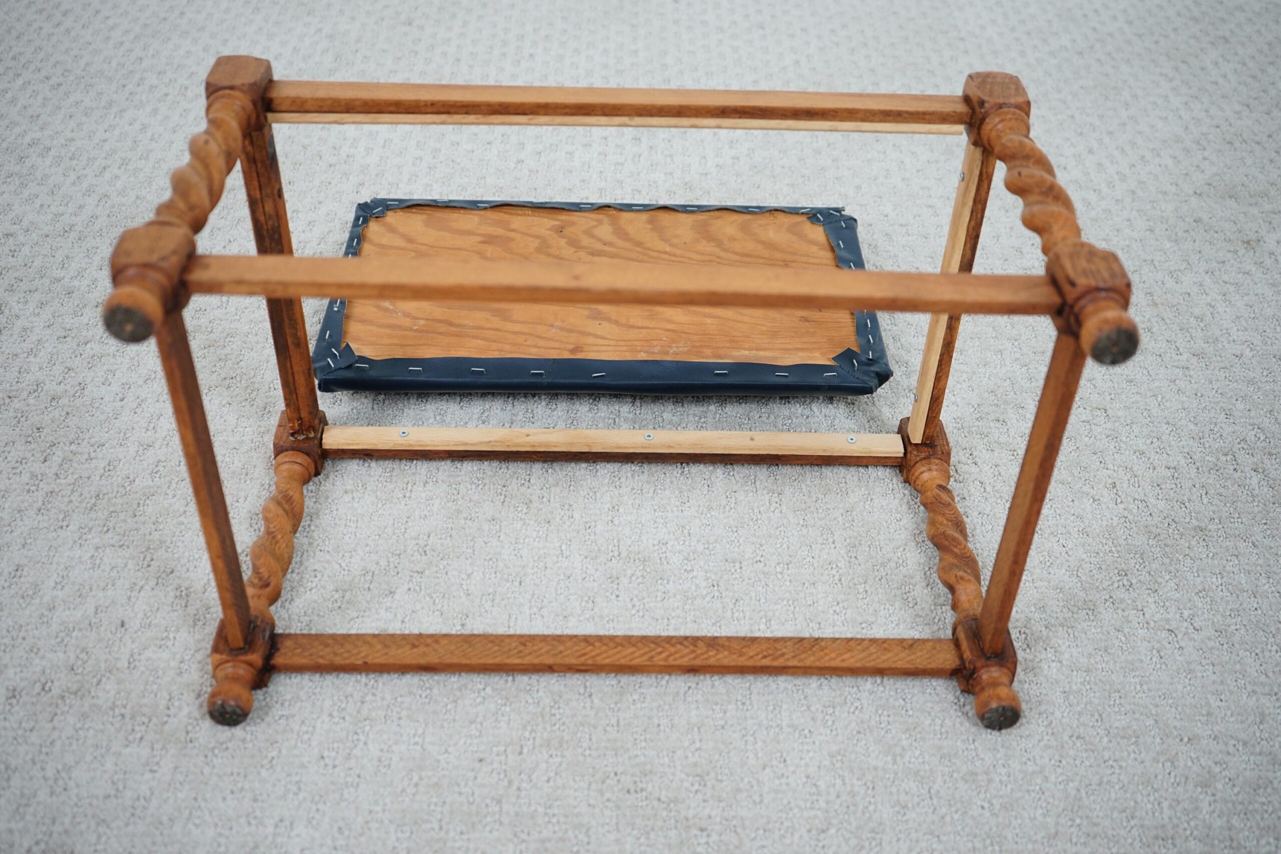 Vintage Oak Barley Twist bench Stool with Navy Vinyl Seat Scotland 1920 F-1637 - Image 11