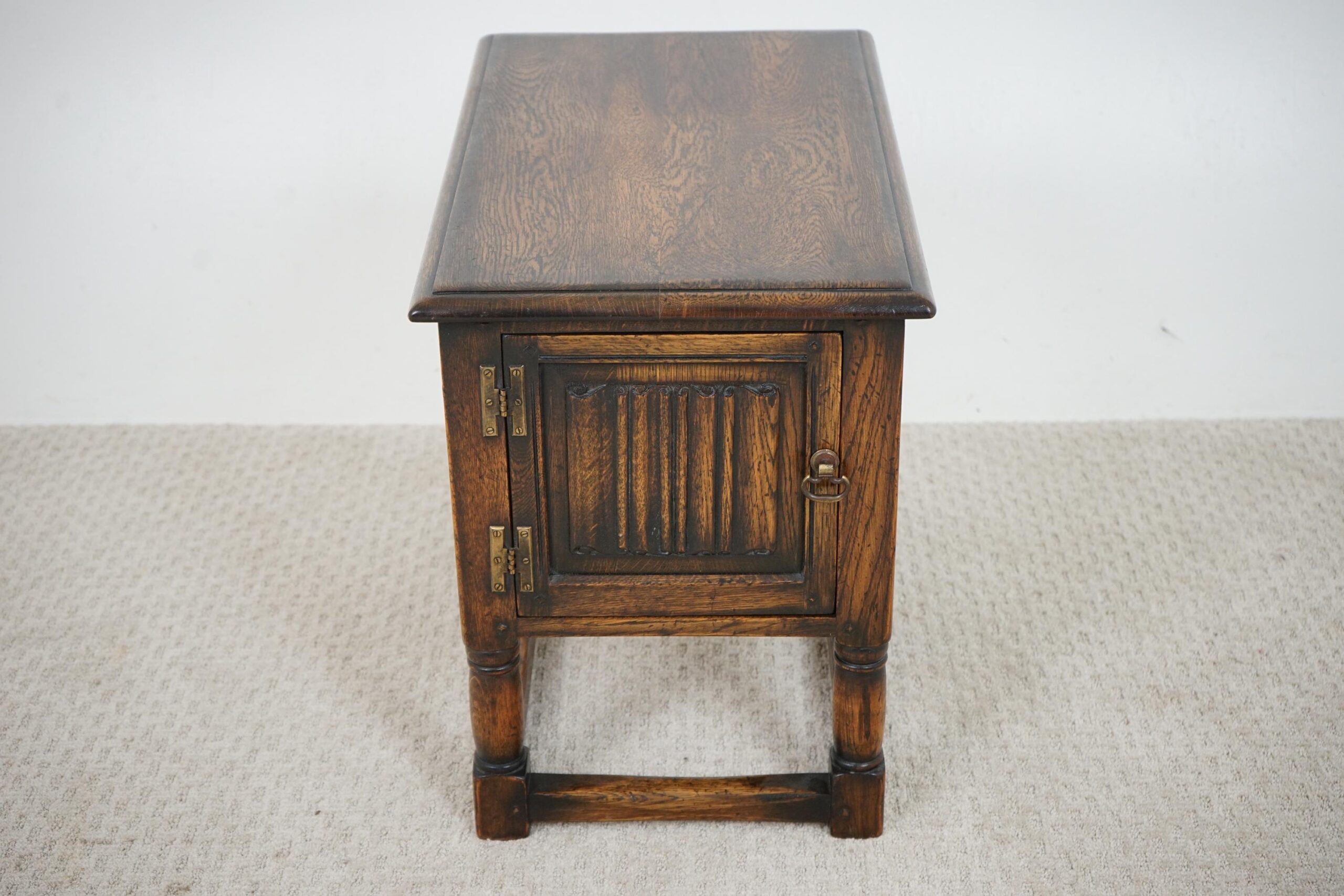 Vintage Solid Oak Linen Fold Cupboard, End Table Vancouver, Canada 1960 F-1652 - Image 4