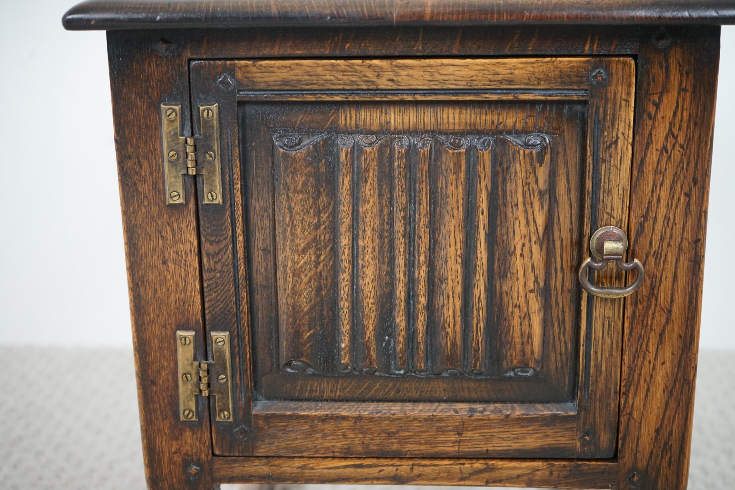 Vintage Solid Oak Linen Fold Cupboard, End Table Vancouver, Canada 1960 F-1652 - Image 5