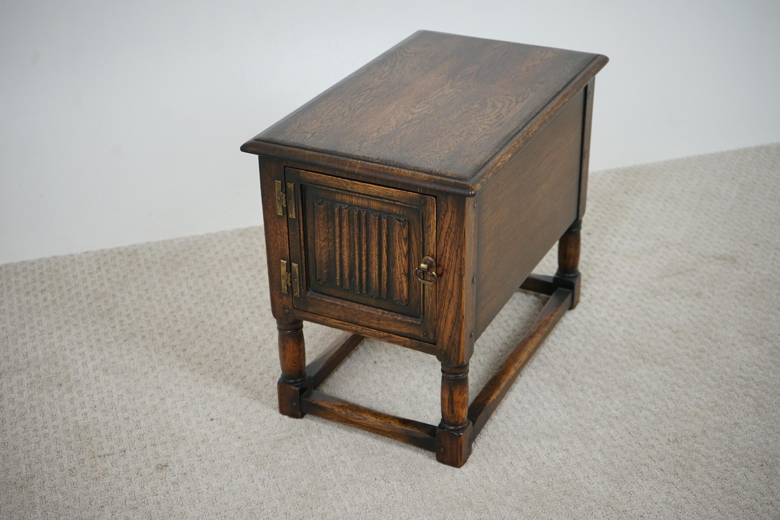 Vintage Solid Oak Linen Fold Cupboard, End Table Vancouver, Canada 1960 F-1652 - Image 9